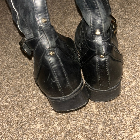 Timeless black leather Tory Burch riding boots with gold details - Picture 6 of 9